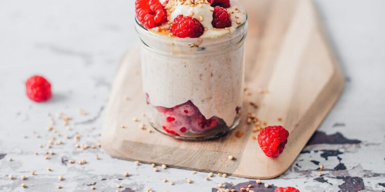 raspberry cheesecake overnight oats